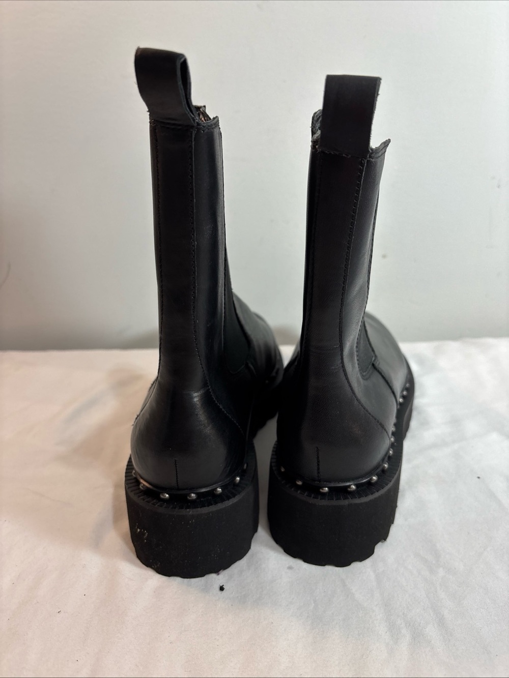 Vince Camuto Women’s Black Platform Chelsea Boots with Stud Trim. 8/30 - Picture 4 of 10